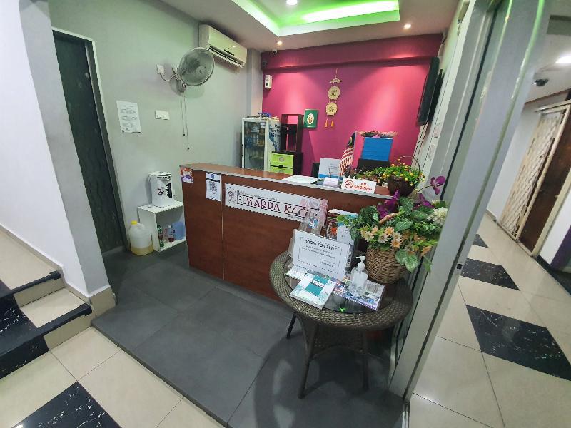 OYO 90138 Hotel Elwarda Klcity - image 2