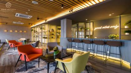 Executive Suite . Enjoy Life With Netflix #S - image 27