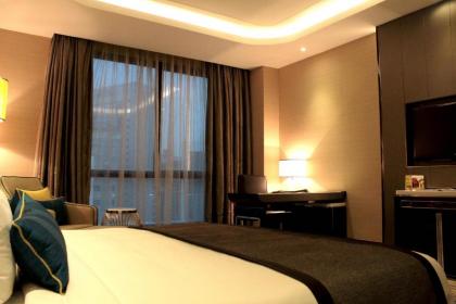 Pacific Regency Hotel Suites - image 11