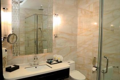 Pacific Regency Hotel Suites - image 14