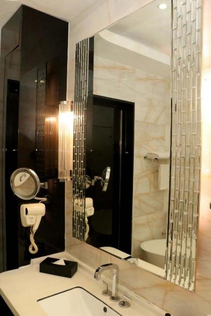 Pacific Regency Hotel Suites - image 15