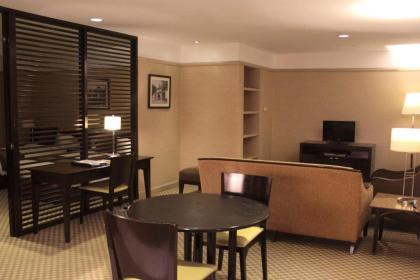 Pacific Regency Hotel Suites - image 19