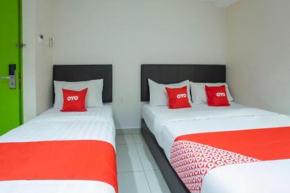 OYO 89773 New Eastern Hotel - image 10