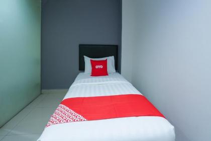 OYO 89773 New Eastern Hotel - image 13
