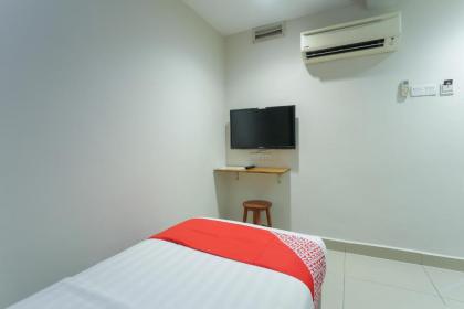 OYO 89773 New Eastern Hotel - image 14