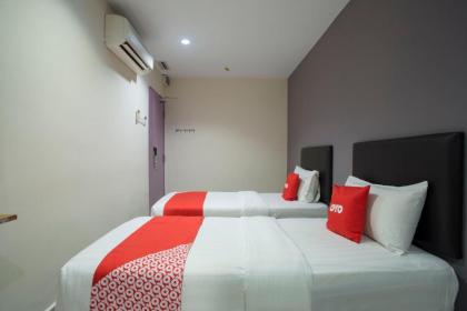 OYO 89773 New Eastern Hotel - image 17
