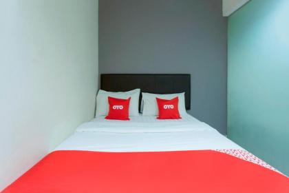 OYO 89773 New Eastern Hotel - image 3