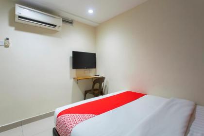 OYO 89773 New Eastern Hotel - image 4