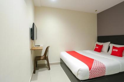 OYO 89773 New Eastern Hotel - image 5