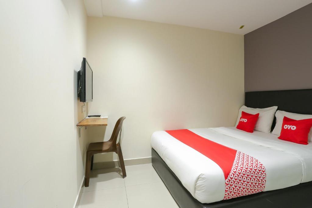 OYO 89773 New Eastern Hotel - image 5