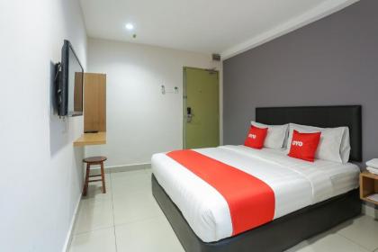 OYO 89773 New Eastern Hotel - image 6