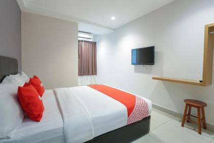 OYO 89773 New Eastern Hotel - image 7