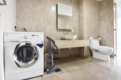 COZY 2BR Fairlane Residences Next To Lot 10 - image 6