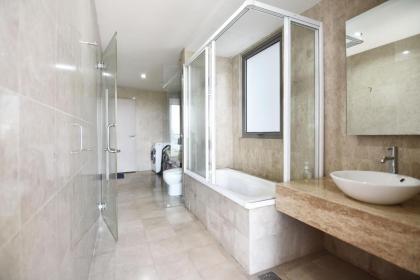 COZY 2BR Fairlane Residences Next To Lot 10 - image 9