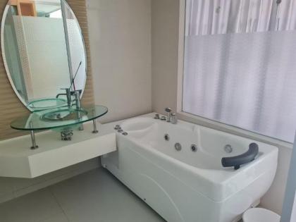 Kuala Lumpur Near MRT with Hot Tub Jacuzzi 1819 - image 15