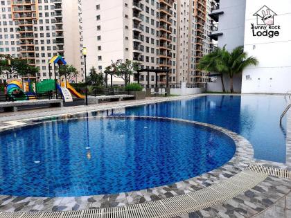 Queen Bed 1or 2pax/Wifi 1gb/AC/Android Tv/Pool/Gym - image 5