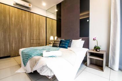  High floor/Balcony/ mesmerising View Robertson - image 30