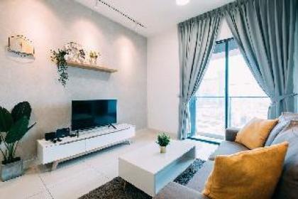 NEW!Comfy 2 BRContinew Residensi8pax near Ikea 