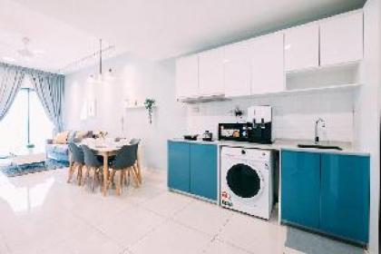 NEW!Comfy 2 BRContinew Residensi8pax near Ikea - image 4
