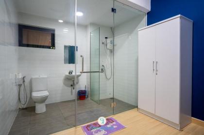 Lovely 4-bedroom condo with pool for 6 pax -Cheras - image 22