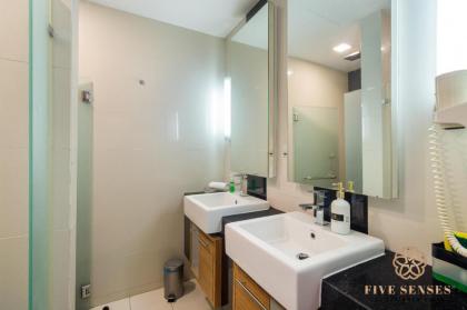 Five Senses 1 Queen Bedroom  Sweet Stay #TCH1Q - image 9