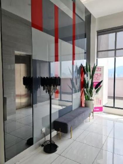TRS- M Suite 2 @ Menjalara 5 min Desa Park City - image 12
