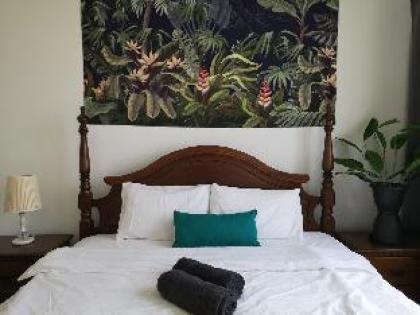 British Colonial 2 bedroom - 5 mins to Mid Valley - image 3