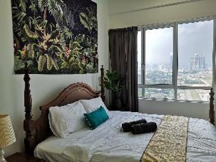 British Colonial 2 bedroom - 5 mins to Mid Valley - image 4