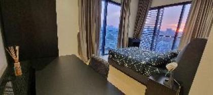 Luxurious 2 bedroom serviced apartment within kl - image 16