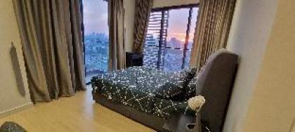 Luxurious 2 bedroom serviced apartment within kl - image 17