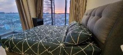 Luxurious 2 bedroom serviced apartment within kl - image 18