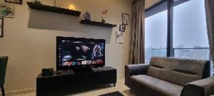 Luxurious 2 bedroom serviced apartment within kl - image 4