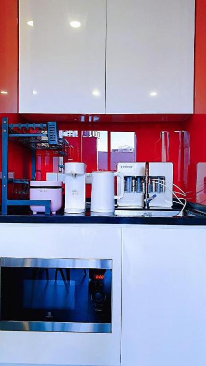 Arcoris Soho 1-5pax NetflixNChilled Balcony - image 28