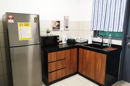 BOHEMIAN HOME 3 bedroom -10 mins to Mid Valley - image 9