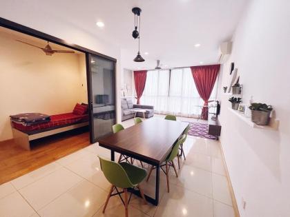 Connected train 3 Bedrooms(Above Mall)13a Kuala Lumpur 