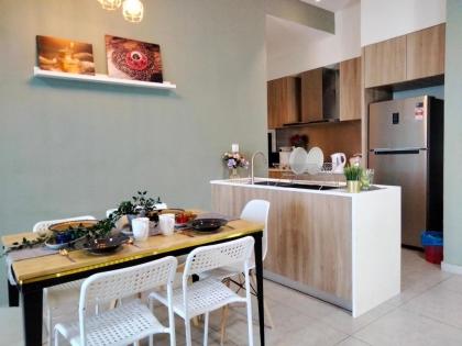 4 Bedroom Resort Suites Residence old klang road - image 24