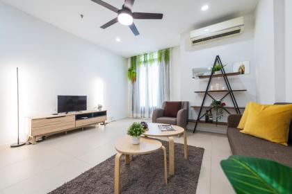 Netflix 1-5Pax Family suite @Arcoris Mont Kiara - image 21