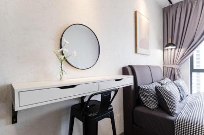 NEW! Minimalist Design 6PAX 3BR Above Mall 100 Mbps - image 24