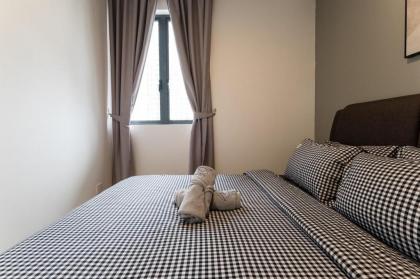NEW! Minimalist Design 6PAX 3BR Above Mall 100 Mbps - image 27