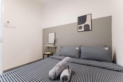 NEW! Minimalist Design 6PAX 3BR Above Mall 100 Mbps - image 30