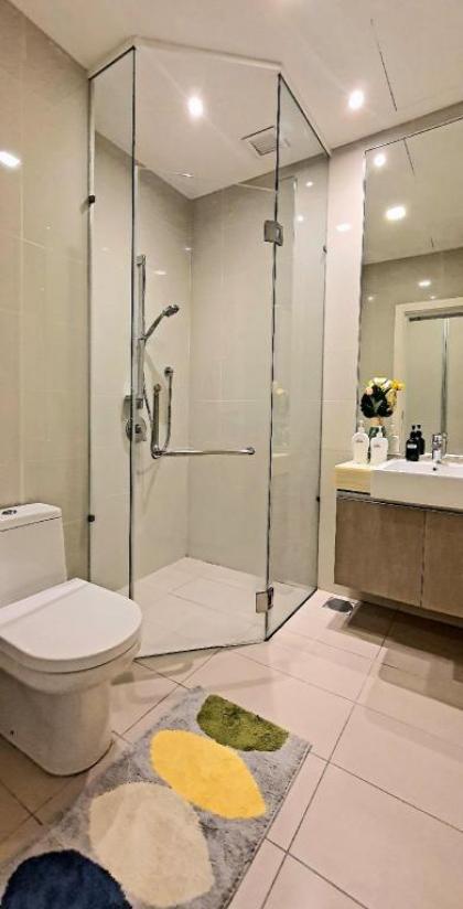 M CityDuplex with KLCC Lake View infinity pool - image 25
