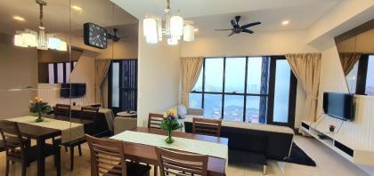 M CityDuplex with KLCC Lake View infinity pool - image 26