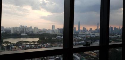 M CityDuplex with KLCC Lake View infinity pool - image 27