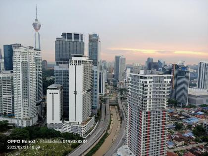 Legasi Cozy KL tower view 3 bedroom next to train - image 12