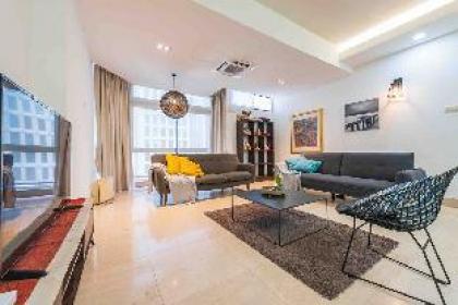 Fahrenheit suite 8 pax pavilion mall