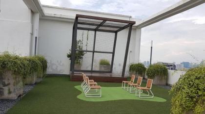 Central Residence Sungai Besi TBS -nice pool view - image 17