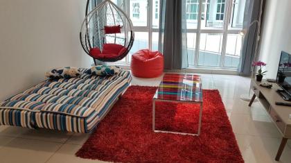 Central Residence Sungai Besi TBS -nice pool view - image 2