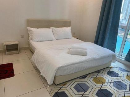 Central Residence Sungai Besi TBS -nice pool view - image 5