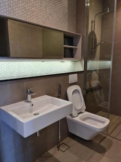KL Elegant Five star 2 bedroom service apartment - image 25