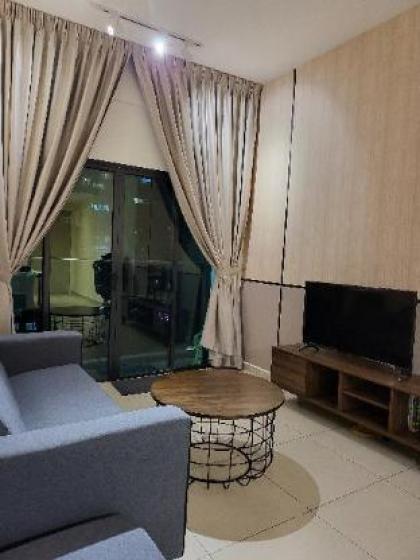 Reizz Residence Elegant Family Suites Skypool Wifi - image 2